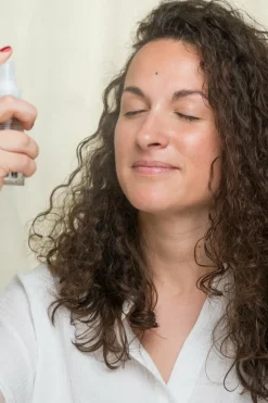 Brume hydratante aux fleurs méditerranéennes
