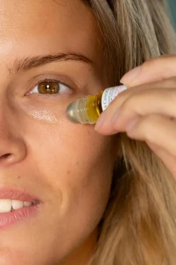 Contour des yeux soin lissant aux fleurs