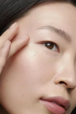 Crème contour des yeux au lotus et à la vitamine E