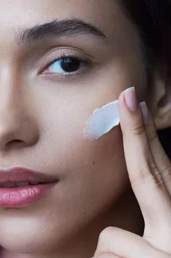 Crème de nuit au lotus et à la vitamine E