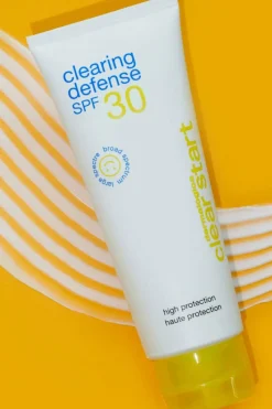 Crème hydratante et matifiante Clearing Defense SPF30