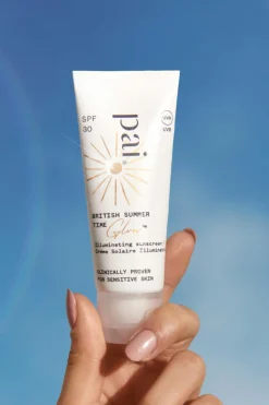 Crème solaire illuminatrice SPF30 pour peaux sensibles