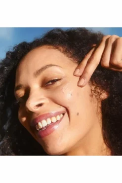 Crème solaire illuminatrice SPF30 pour peaux sensibles