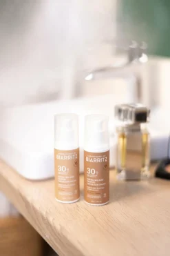 Crème solaire visage teintée SPF30