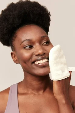Gant démaquillant et nettoyant à l’eau ivoire