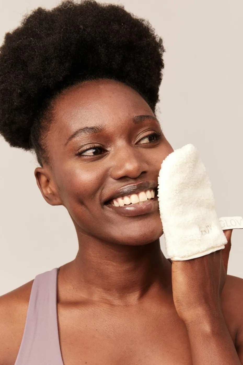 Gant démaquillant et nettoyant à l’eau ivoire