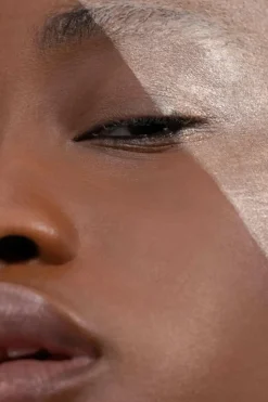 Ombre à paupières liquide irisée