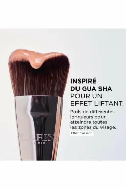 Pinceau fond de teint inspiré du Gua Sha