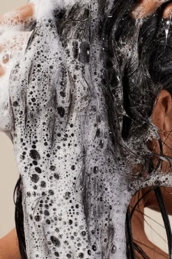 Shampoing réparateur pour cheveux très abimés au collagène et vitamine B