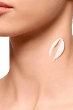 Soin concentré uniformisant décolleté et cou Multi-Intensive