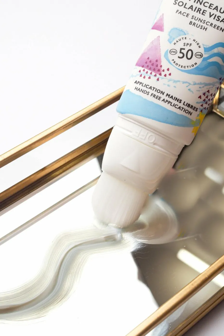 Soin visage solaire SPF50 format pinceau idéal ski