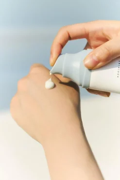 Sérum de protection solaire hydratation intense spf50+ pa++++