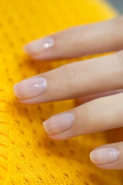 Vernis semi-permanent Green Flash Les blancs, naturels & beiges